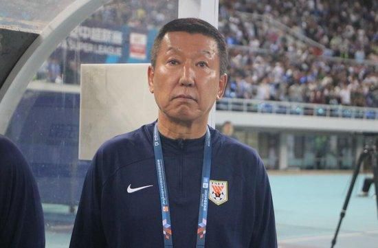 第78分钟，AC米兰角球机会，被解围后外围弗洛伦奇远射，稍稍高出横梁。